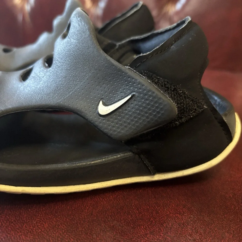 Nike Childs Slip On Croc Style Shoes Strap Closure Size 9 Child Black Play Comfy